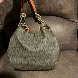 Michael Kors purse and wallet this is authentic